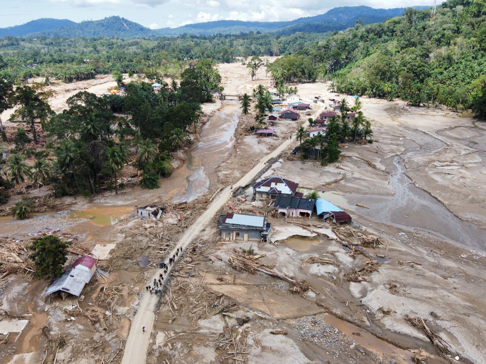 Indonesia’s flood victims pick up pieces as homes, livelihoods swept away | Floods News