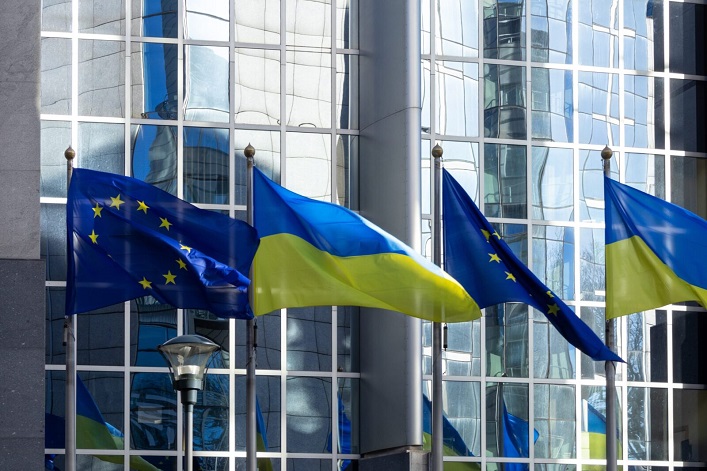 The draft peace plan suggests that Ukraine could join the EU by 2027, but the EU is not prepared for this timeline.