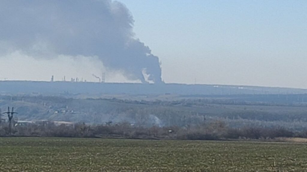 Ukraine confirms Storm Shadow strike on oil refinery in southern Russia’s Novoshakhtinsk (VIDEOS, MAP)