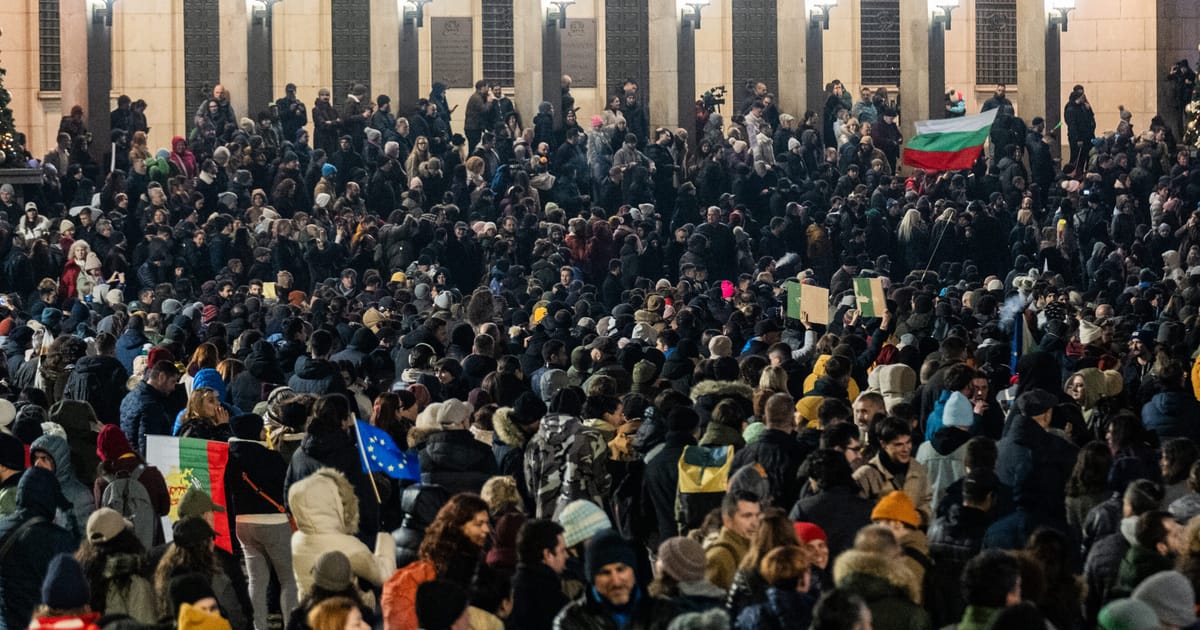 Bulgarian TV host’s removal sparks protests – POLITICO