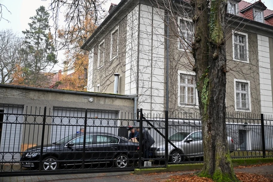 Russia plays the ultimate squatter card at its closing Gdańsk consulate it never actually owned or paid for