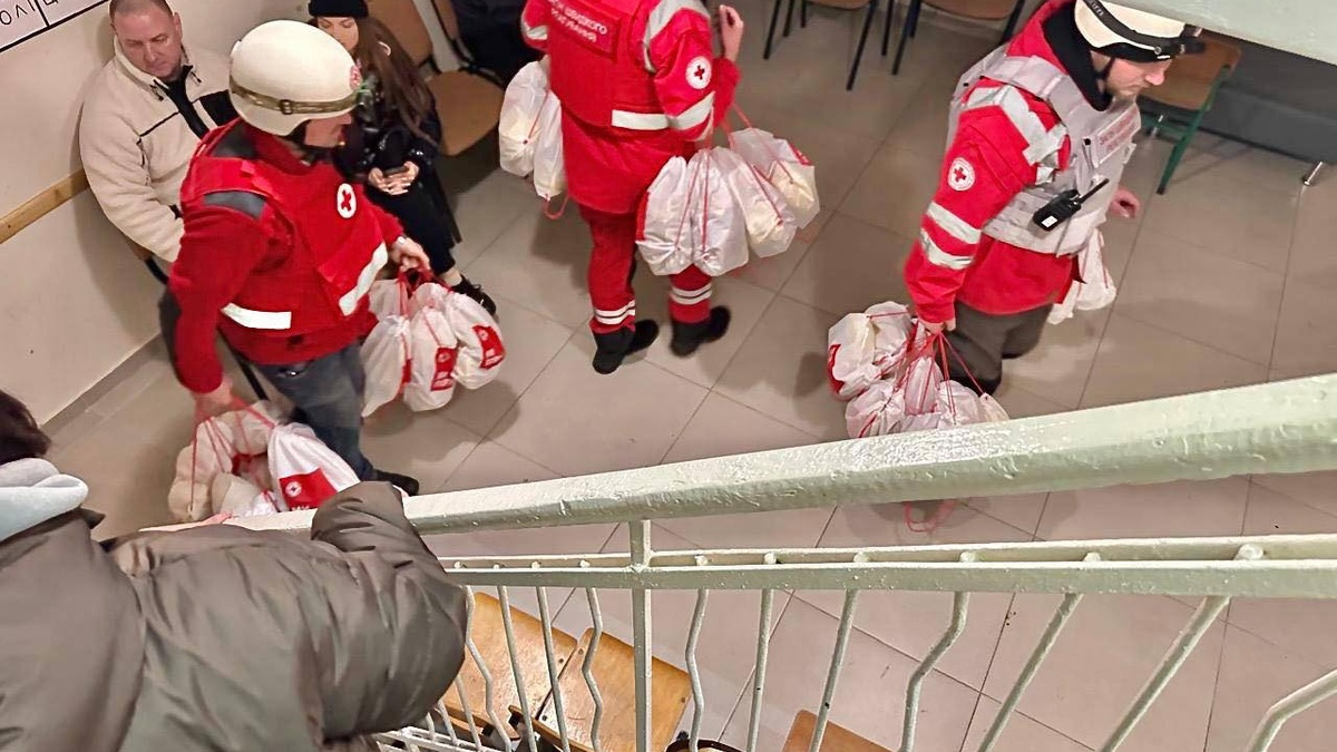 URCS volunteers help victims of drone strikes in Odesa region