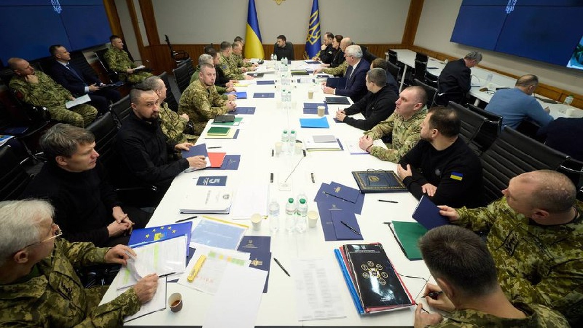 Zelenskyy presented with candidates for position of Air Command South Commander at Staff meeting