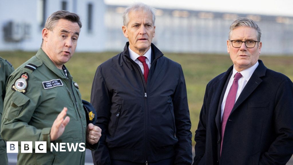 UK and Norway form naval alliance to hunt Russian submarines