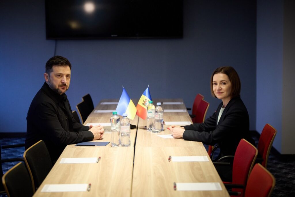 Zelenskyy and Sandu coordinate EU membership paths during Netherlands meeting
