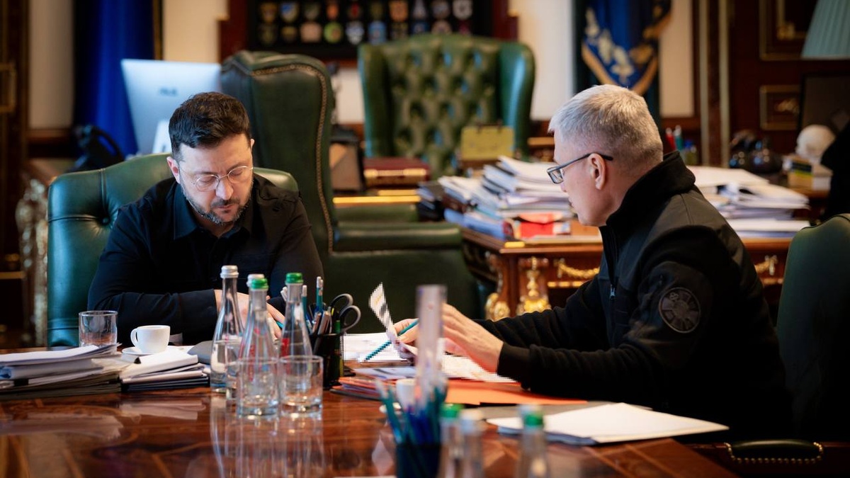 Russia tries to get its energy companies out from sanctions – Zelenskyy with head of Foreign Intelligence Service