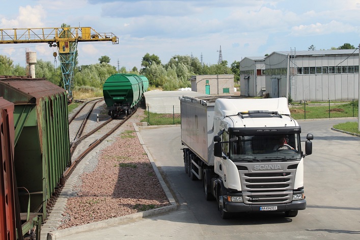 An agricultural holding has invested in expanding its elevator capacity, while another farming enterprise comprising over 5,800 hectares is currently being offered on the market for $8M.