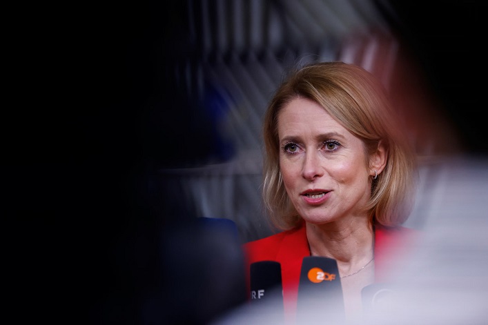 The EU has cautioned the US against pushing Ukraine into accepting a peace deal before talks with Moscow this week.