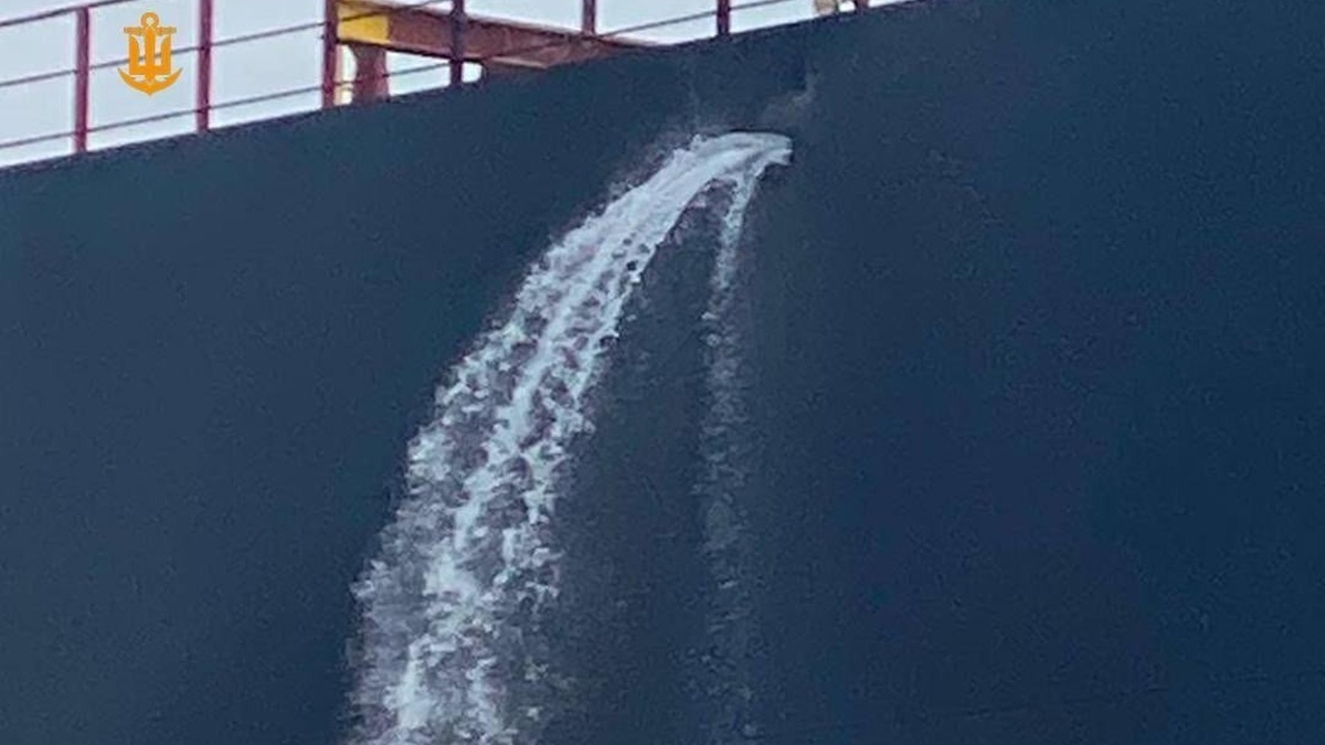 Russia attacks two ships entering the port to load wheat with attack UAVs, there are wounded civilians