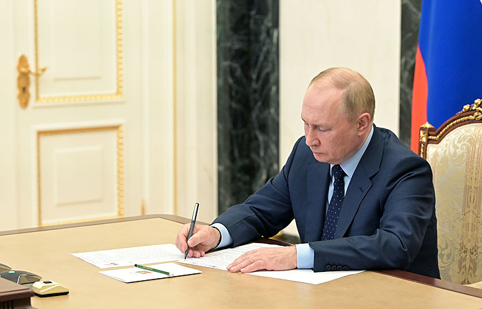Putin signs law to seize Ukrainian homes on occupied territories until 2030