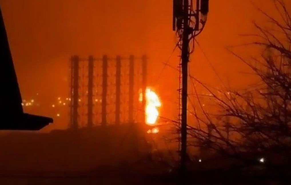 Ukrainian drones pound Russian oil infrastructure in Tuapse and Yaroslavl (VIDEOS, MAP)