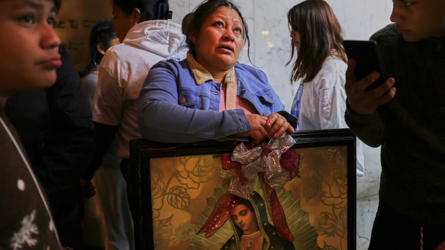 Thousands honor the Virgin of Guadalupe at Mexico City basilica