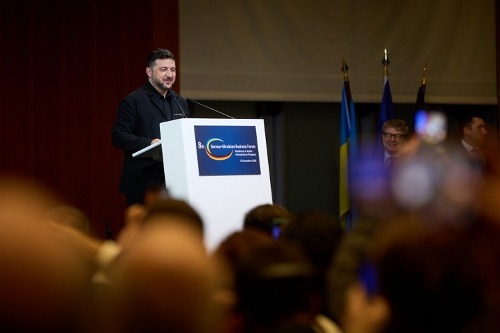 Zelenskyy in Berlin: Ukraine may sacrifice NATO membership in exchange for security guarantees.