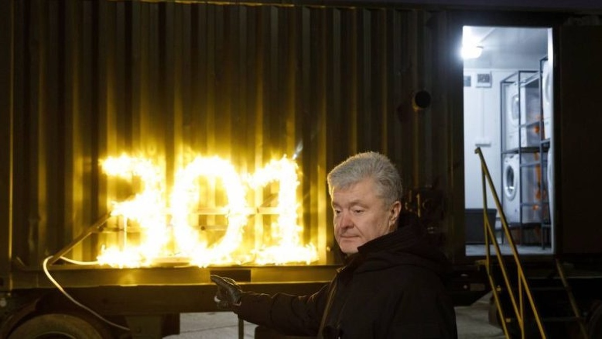 Poroshenko sends six more laundry and shower complexes to the front line