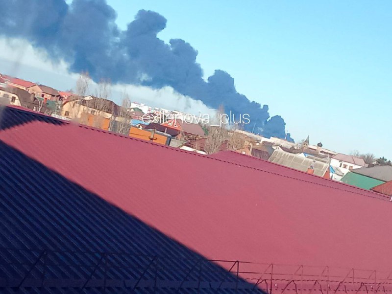 Drone attack ignites massive fire at Russian oil hub near Crimea (PHOTO, MAP)
