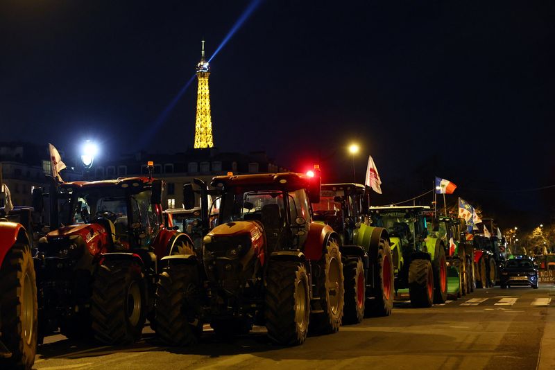 French farmers stage new Paris protest in effort to halt Mercosur deal