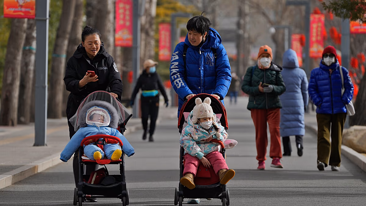 China’s population drops for the fourth year in a row, reaching record-low levels