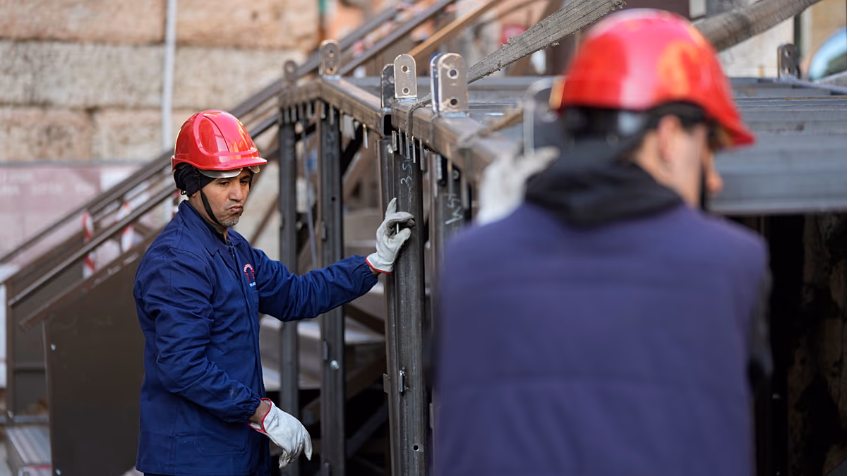 Italy sees rare double dip in both unemployment and available jobs