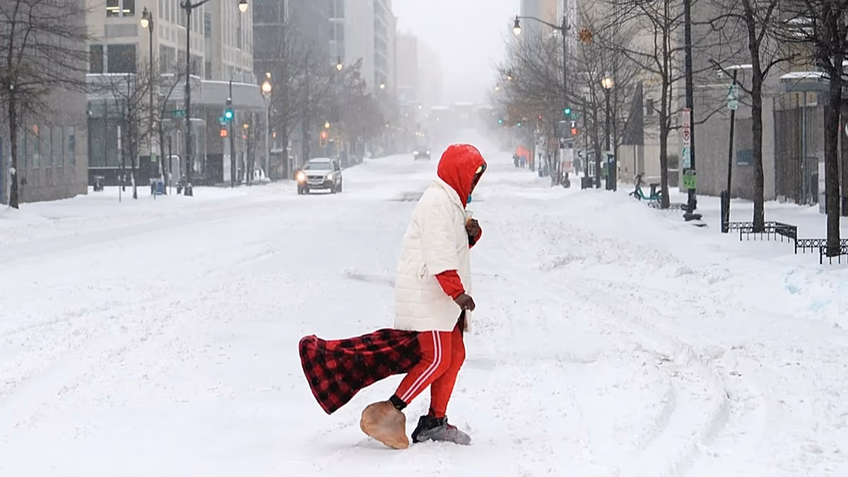 At least 30 deaths as freezing temperatures continue to sweep across the US