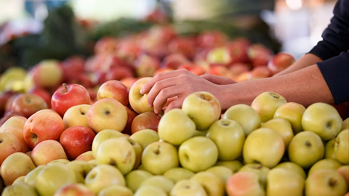 European apples tainted with ‘pesticide cocktails’, new study claims