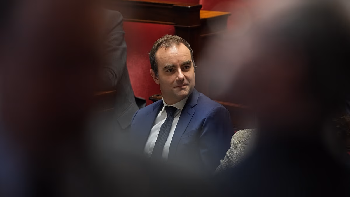 Could France head to early elections as the government faces two no-confidence votes?