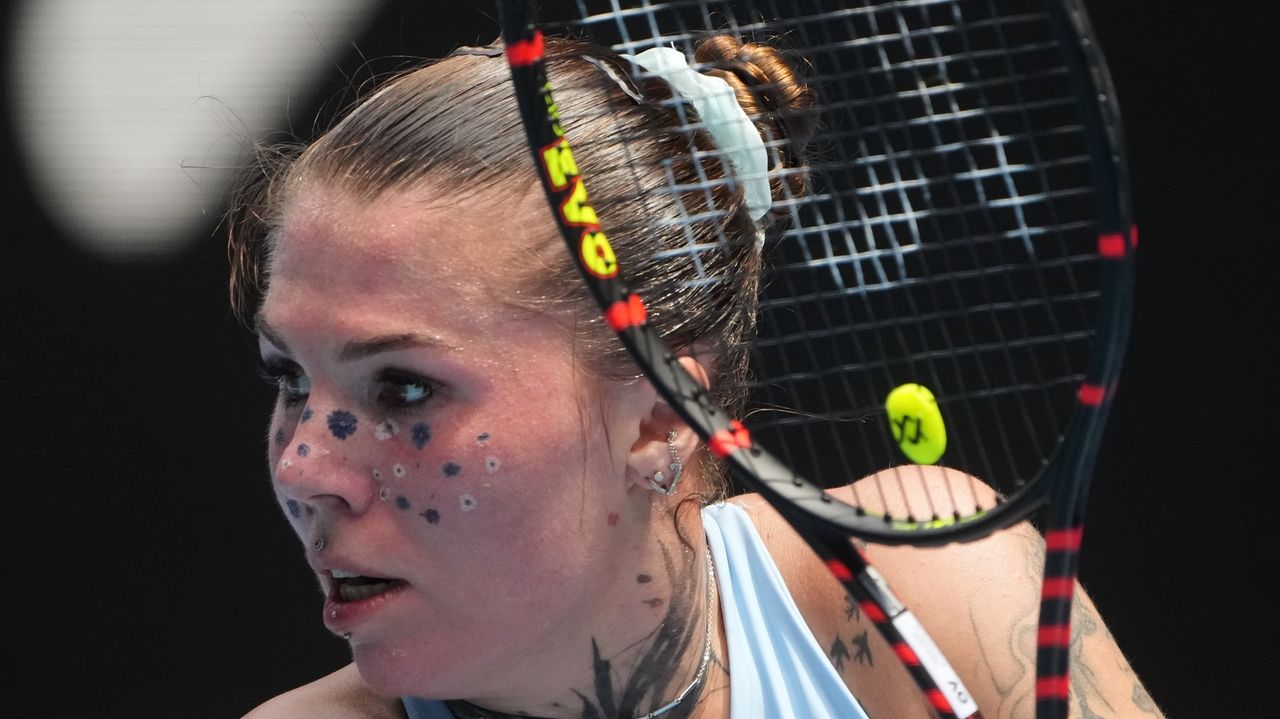 T-shirt for Ukraine: a player’s heartfelt tribute to her country and her dad at the Australian Open