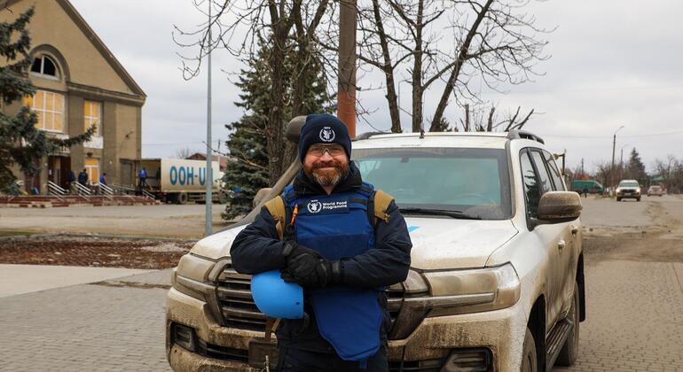 Drones, fear and exhaustion: The daily reality of providing aid to Ukraine