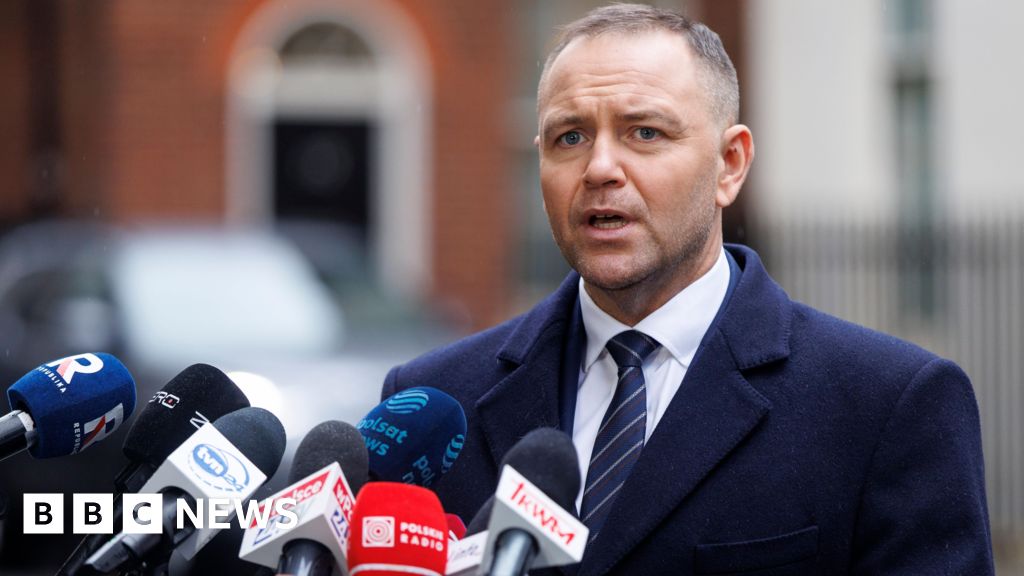 Only Donald Trump can stop Vladimir Putin, Polish president tells BBC