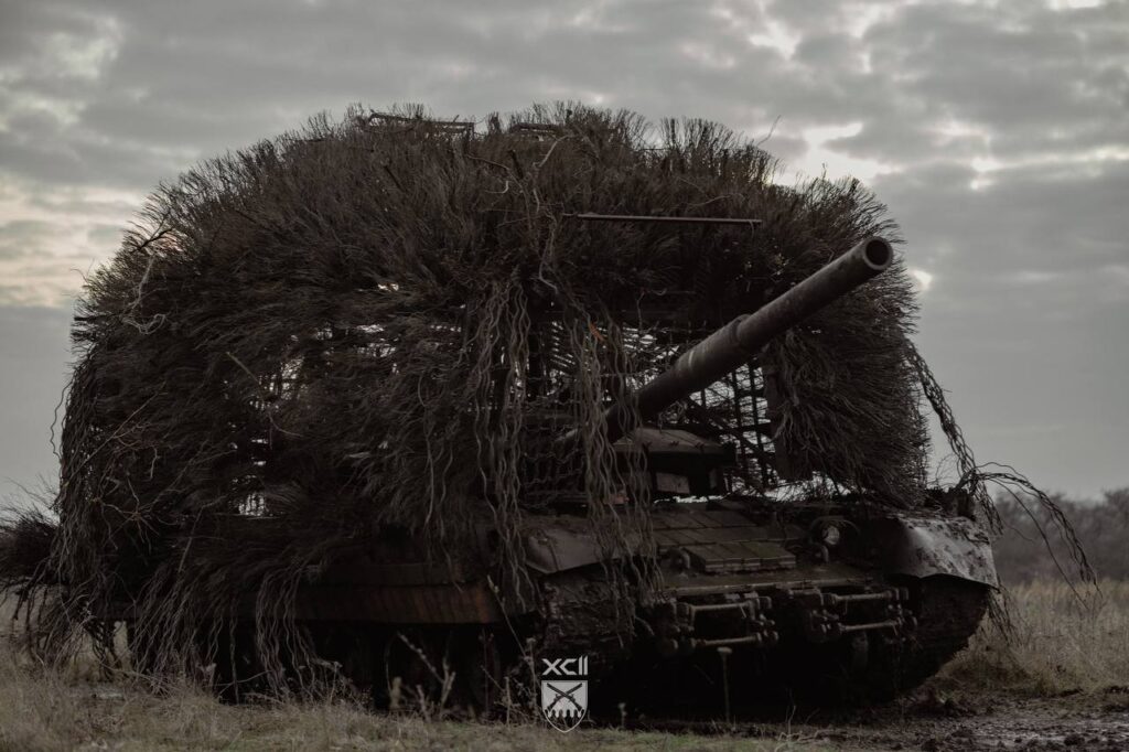 Ukraine’s 92nd Assault Brigade captures Russian “porcupine” tank wrapped in mesh and cables (PHOTOS)