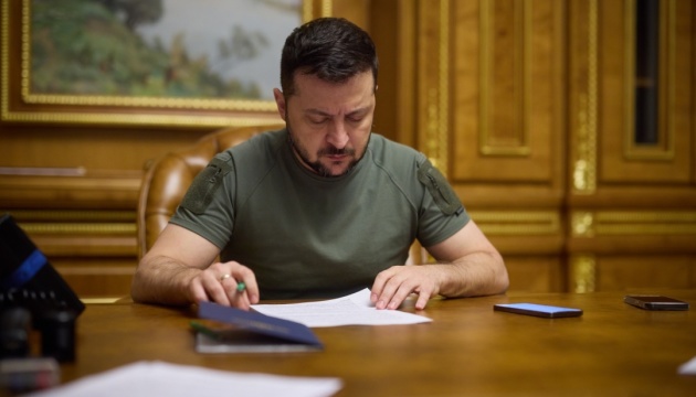 President awards title of Hero of Ukraine to four servicemen