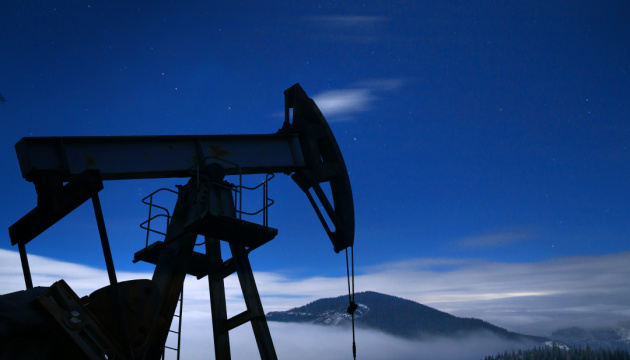 Oil prices fall as supplies from Venezuela resume