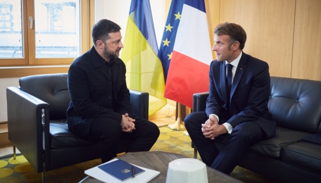 Meeting between Zelensky and Macron begins at Élysée Palace