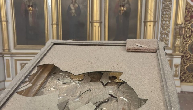 Russian troops shell Holy Spirit Cathedral in Kherson