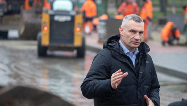 Kyiv mayor urges residents to temporarily leave city as half of apartment buildings left without heat