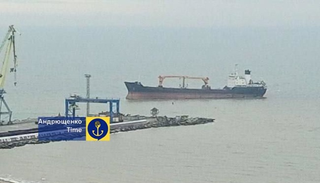 Russians resume maritime navigation in Mariupol, they deliver ammunition, and load coal and grain