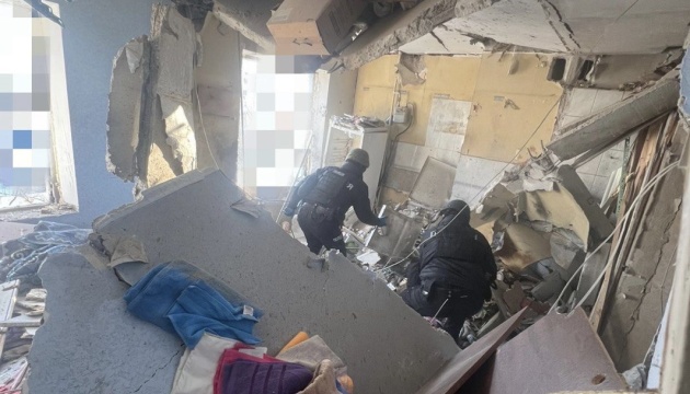 Russian troops shell Kherson, woman killed