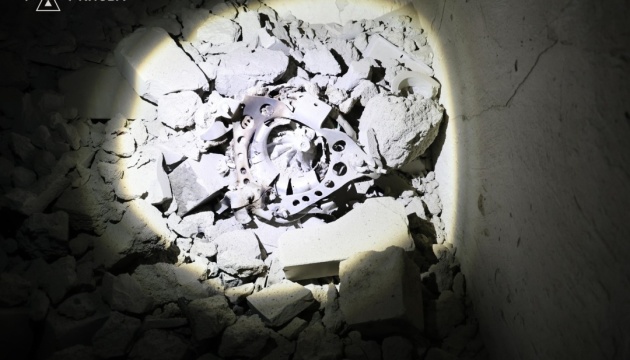 Drone debris falls on residential building in Kyiv’s Solomianskyi district