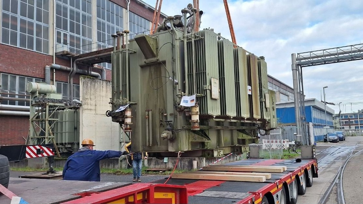 Transformer from power plant in German city of Karlsruhe arrives in Ukraine