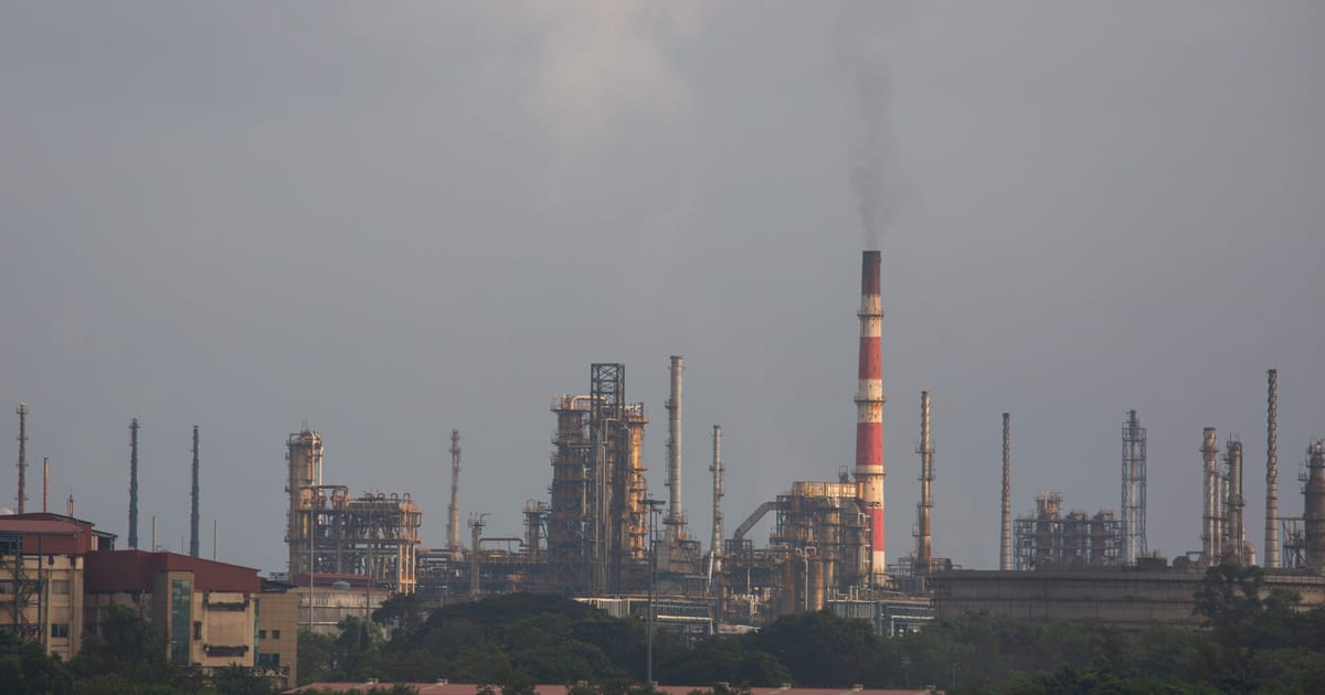 Britain ‘writing the Kremlin cheques’ with Russian oil loophole   – POLITICO