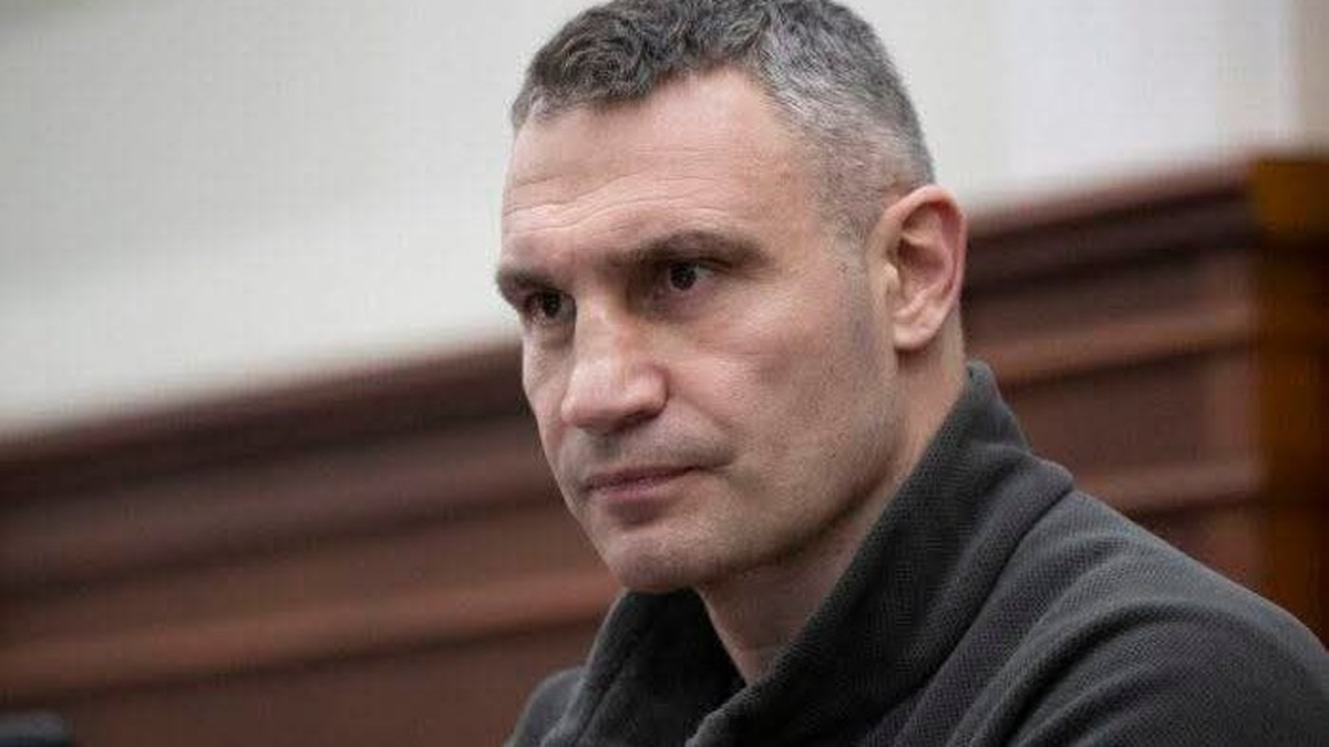 Kyiv Mayor Klitchko instructs heads of Kyiv districts to clear sidewalks, public transportation stops of snow and ice by Tue