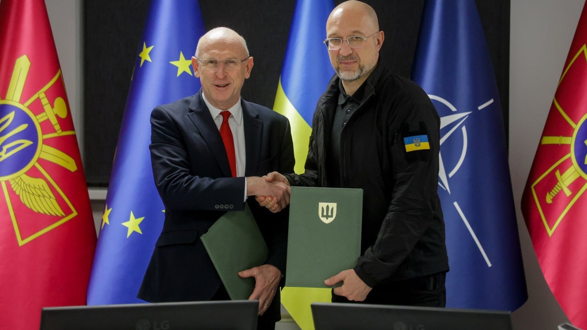 Defense ministers of Ukraine and Great Britain sign roadmap for development of century-old partnership