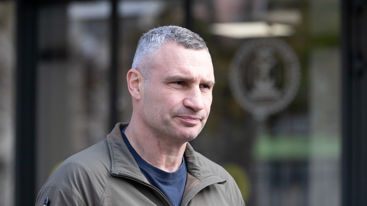 Kyiv mayor says about 100 residential buildings in capital remain without heating