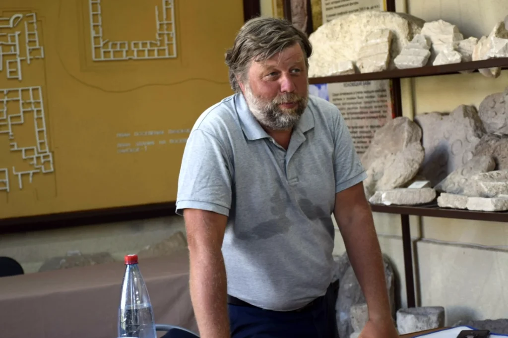 Poland extends detention of Hermitage archaeologist wanted by Ukraine for Crimea looting
