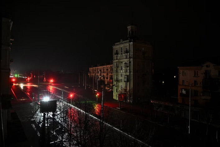 Russia plunged two regions of Ukraine into total darkness while the allies worked on a peace plan.