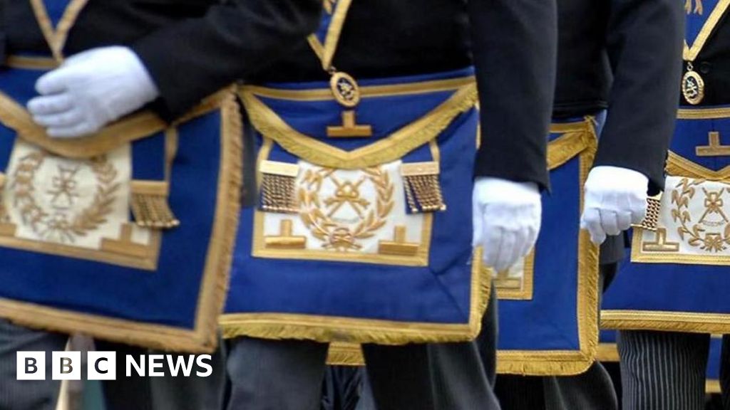 Hundreds of Met officers and staff declare Freemasons links