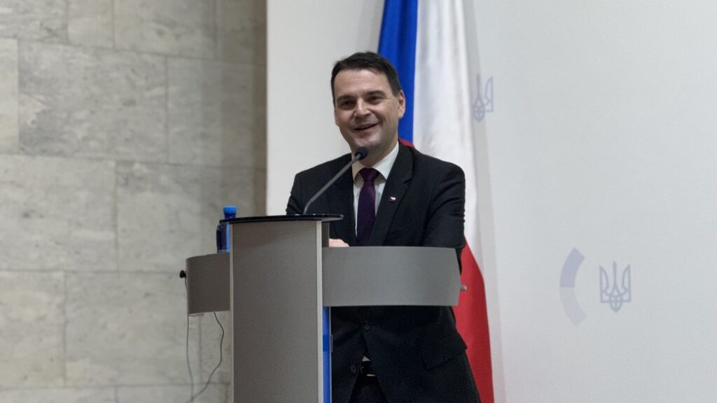 Prague-procured artillery supplies will keep flowing to Ukraine, Czech FM confirms during Kyiv visit