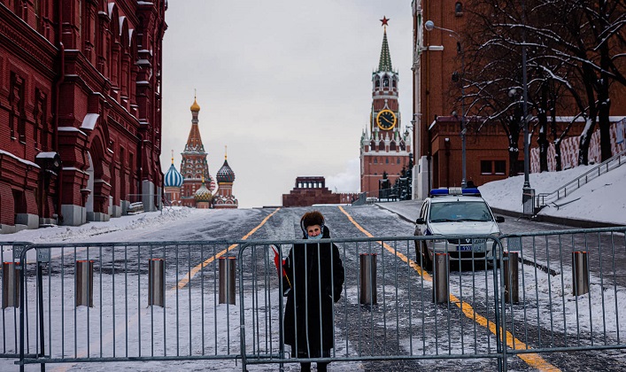 The Kremlin can no longer hide the systemic crisis plaguing the Russian economy.
