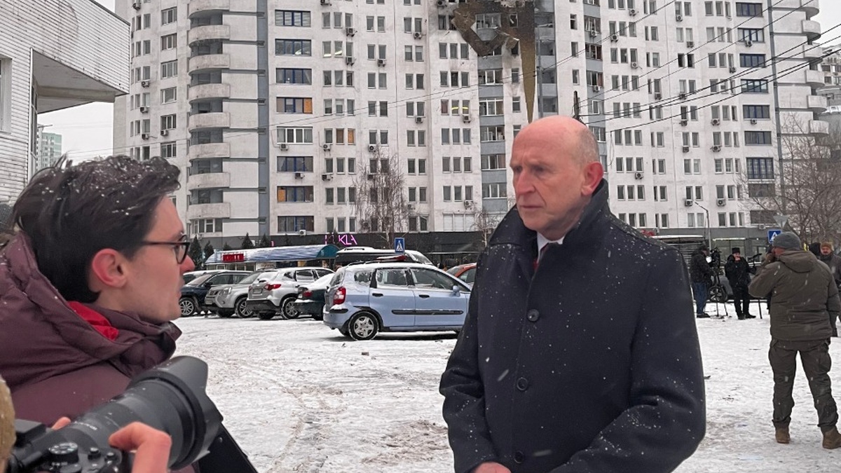 UK Defense Secretary visits Kyiv's Darnytsky district