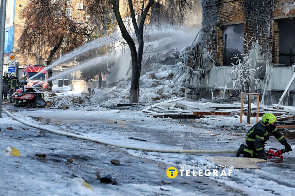 Kyiv’s apartment pipes burst after Russian strike, hundreds of civilians to be left without heating entire winter