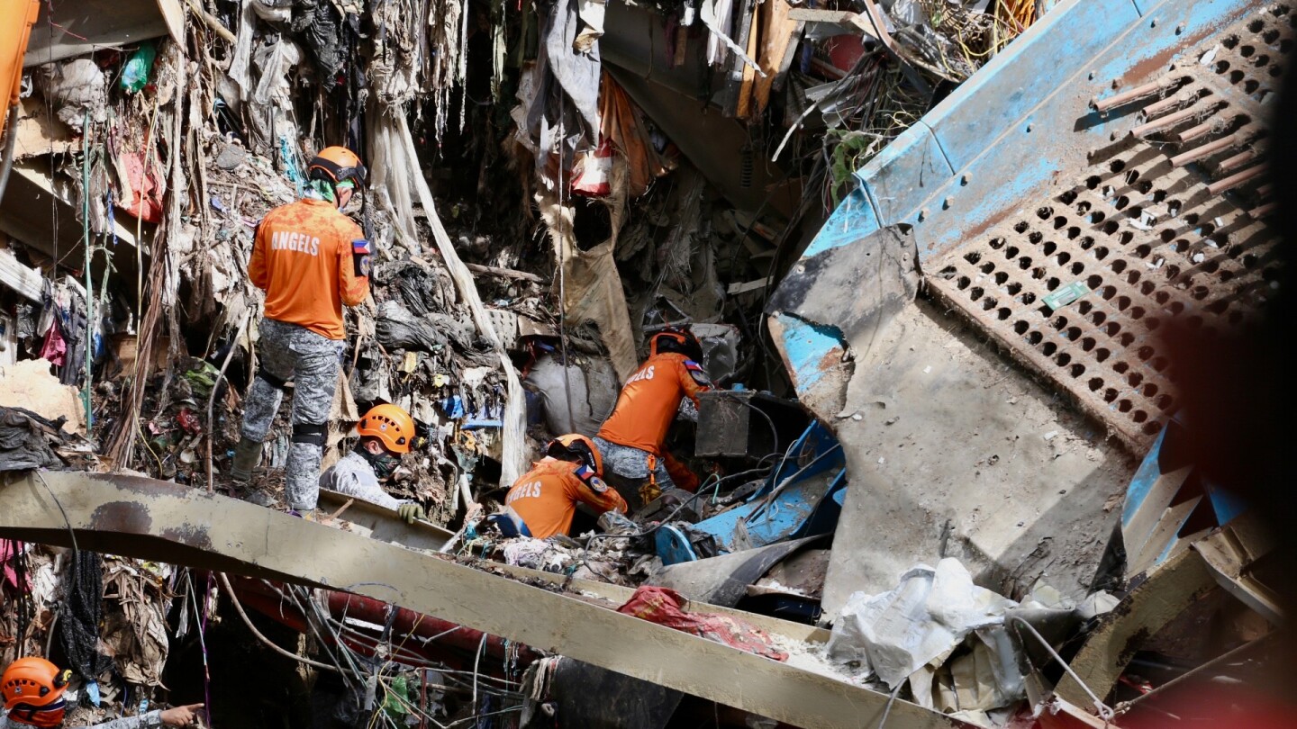 Rescuers detect ‘signs of life’ at Philippines landfill collapse site